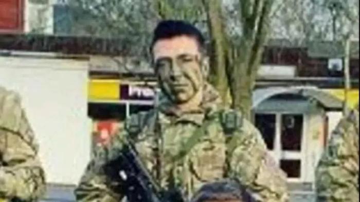 克利福德曾服役于英国陆军