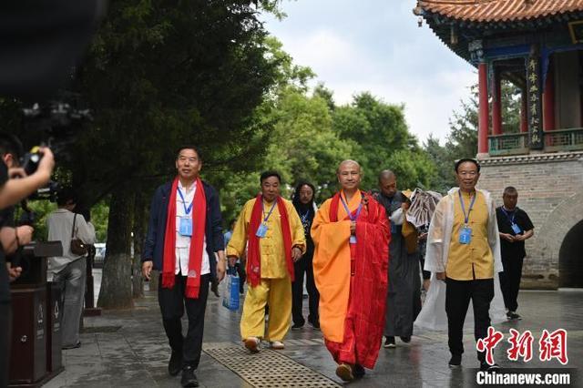 首届崆峒山国际武术大会在甘肃平凉开幕：国内外数百位武者同台切磋