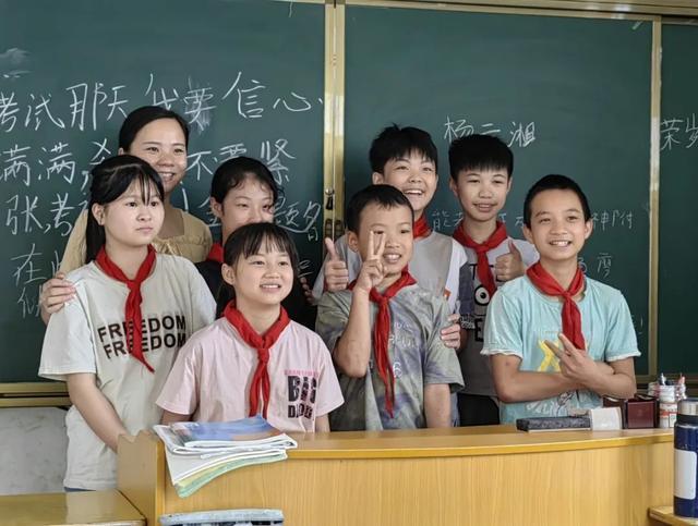 1位老师7名学生！广西这所56岁的小学上了最后一课……