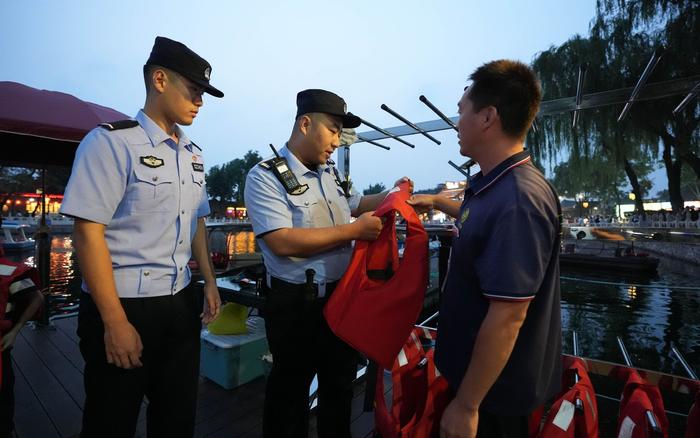 西城警方开展夏夜治安巡查统一行动，排查整改安全隐患180余处