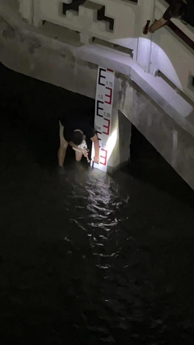 郑州：城管部门已在易积水区域预置17台移动泵车