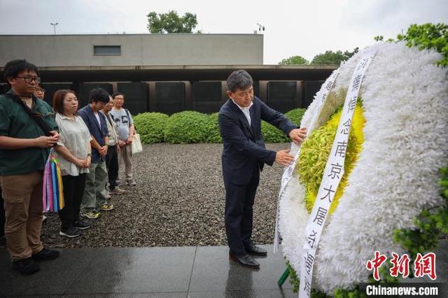 日本“和平之旅访华团”走进南京追寻历史真相