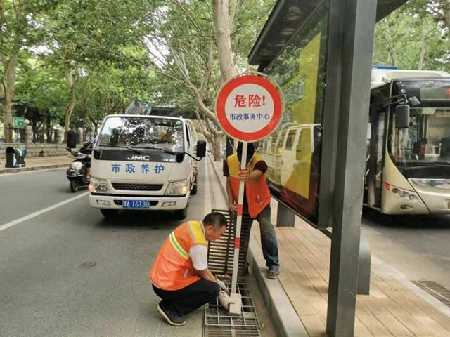 郑州：城管部门已在易积水区域预置17台移动泵车