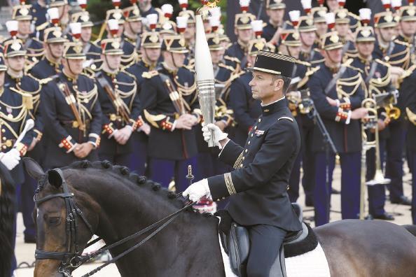 法国巴黎举行国庆节阅兵式