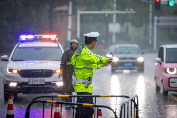 官宣！26天、12轮强降雨的梅雨期终于过去了！