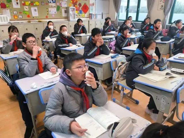 上海长宁推进“AI听说课堂”登陆中小学语言教学