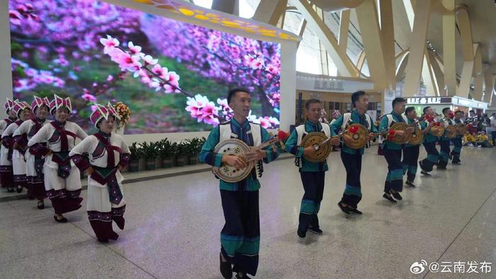 “花脸节”嗨到长水机场！