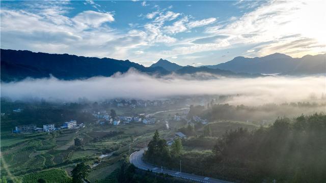 岳西县店前镇：雨后乡村 美若画卷