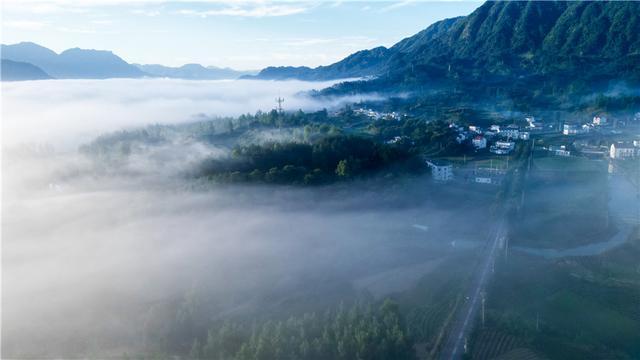 岳西县店前镇：雨后乡村 美若画卷