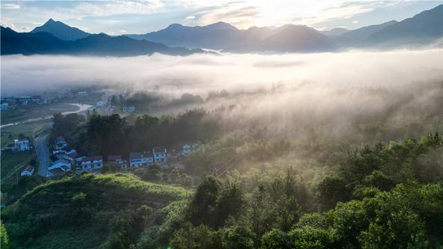 岳西县店前镇：雨后乡村 美若画卷