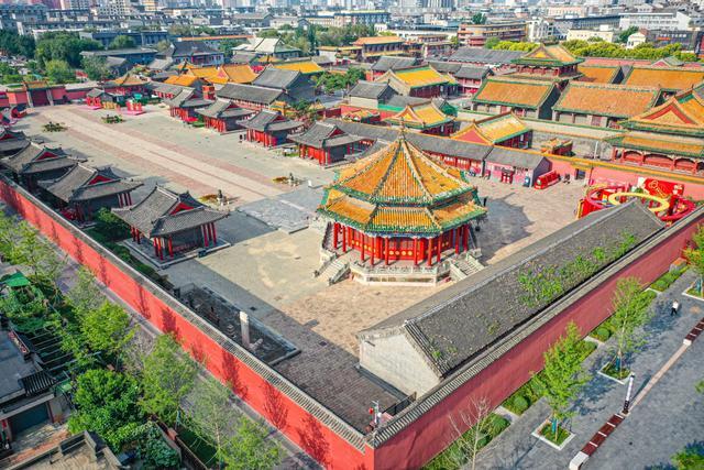 盛夏天空碧蓝 沈阳故宫古建鳞次栉比