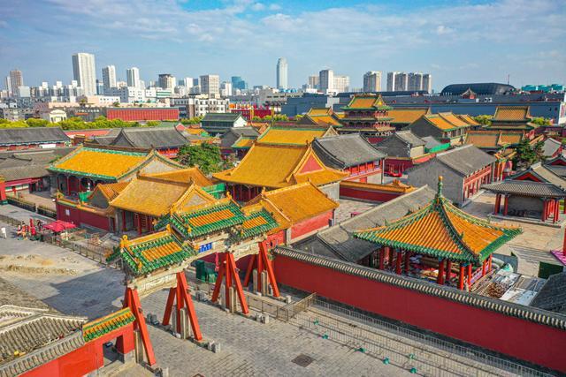 盛夏天空碧蓝 沈阳故宫古建鳞次栉比