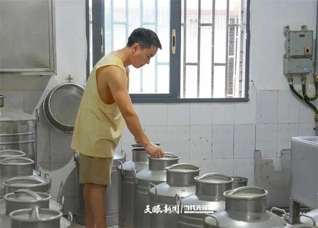 茅台酒生产五轮次进行中，最热时车间温度超40度