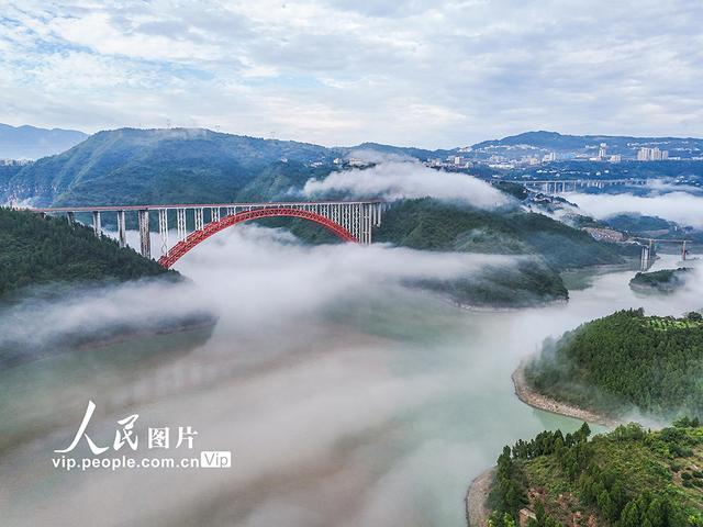 重庆巫山：小三峡云雾缭绕美如画