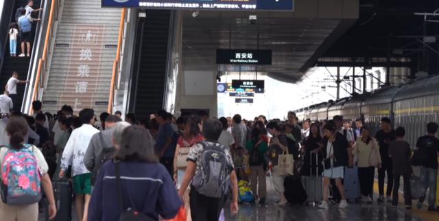 宝鸡暴雨致途经部分列车停运晚点，多旅客滞留