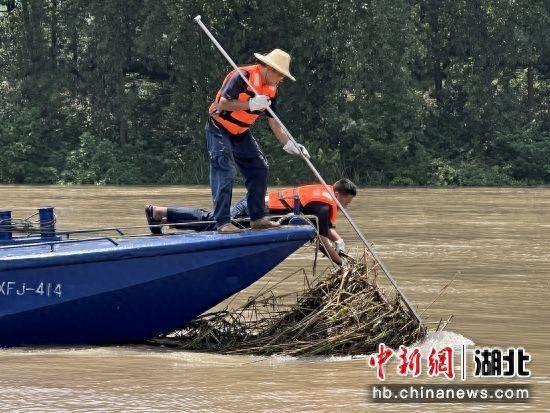 长江2024年第2号洪水过境宜昌 航道部门全力护航保畅