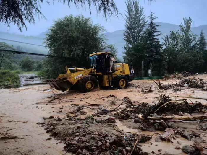 宝鸡遇破纪录降水，为何这次雨这么强？共转移群众1346户2459人！救援他们在行动→