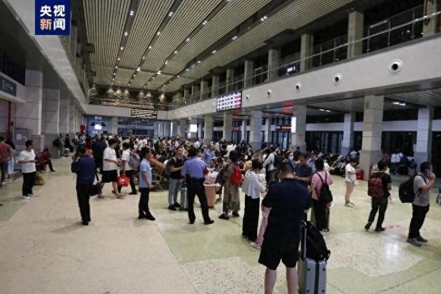 宝鸡突降暴雨，部分列车停运、多处道路中断！陕西启动四级防汛应急响应，最新消息