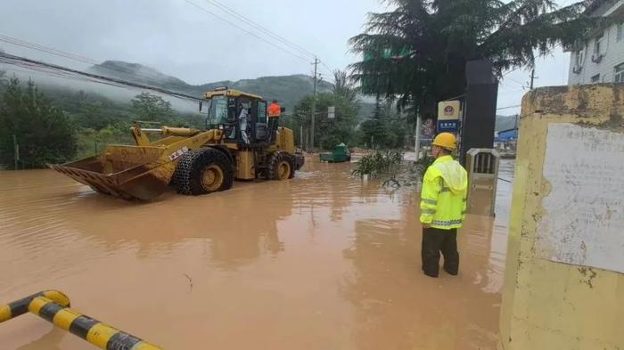 宝鸡遇破纪录降水，为何这次雨这么强？共转移群众1346户2459人！救援他们在行动→