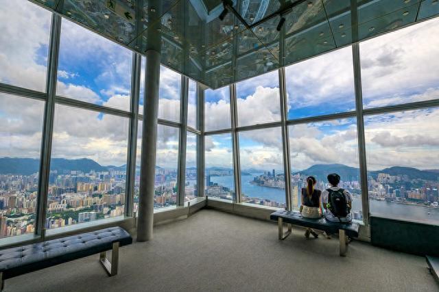 高空打卡港景！在天际100香港观景台体验港式下午茶文化