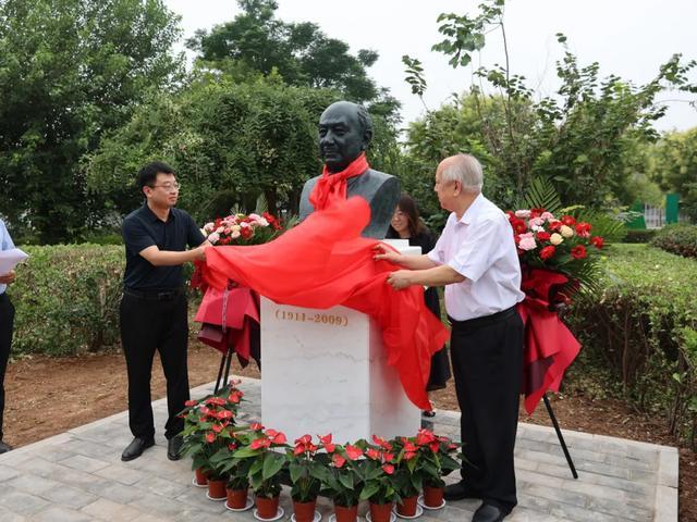 邯郸钱永刚教授一行来魏举行“钱学森班”授牌仪式