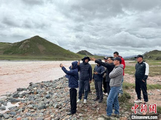 澜湄六国专家考察江源形态多样古岩溶地貌