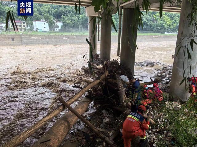 陕西柞水一高速公路桥梁垮塌，应急部部长率工作组赶赴现场