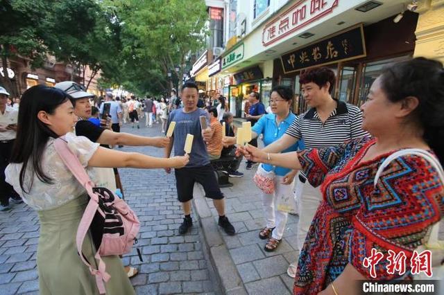 哈尔滨冰雪游叠加避暑游 暑期档“文旅票房”大卖