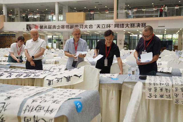 60名优胜选手直通全省总决赛 第三届青少年书画传习大会“天立杯”网络大赛决赛举行