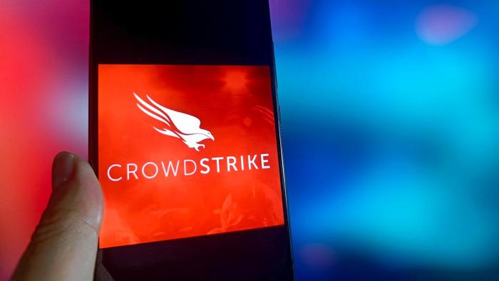 CrowdStrike开盘跌超8%，CEO被曝有过“IT黑历史”