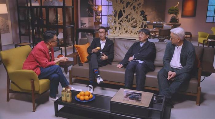 正式录制前,嘉宾们常常会先闲聊一会儿