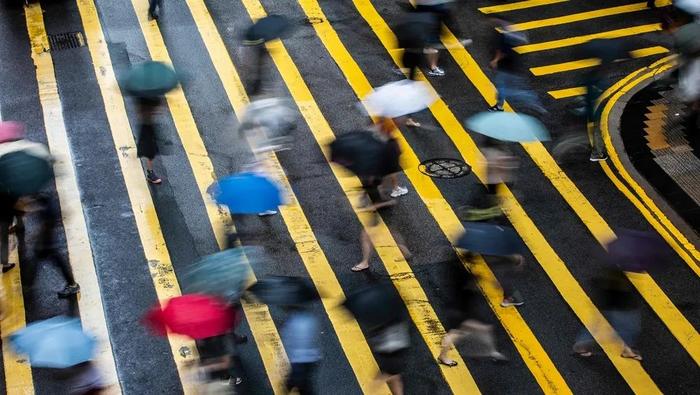 内地精英，“卷翻”香港职场