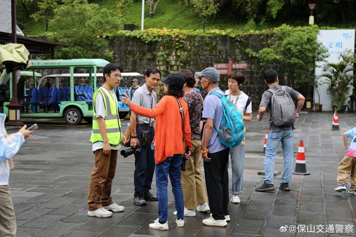 保山大学生交通安全志愿服务活动腾冲篇：志愿服务生力军 疏堵保畅保平安