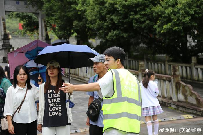 保山大学生交通安全志愿服务活动腾冲篇：志愿服务生力军 疏堵保畅保平安