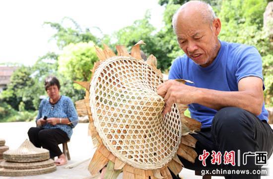 桂林砧板寨：百年传承雨帽村