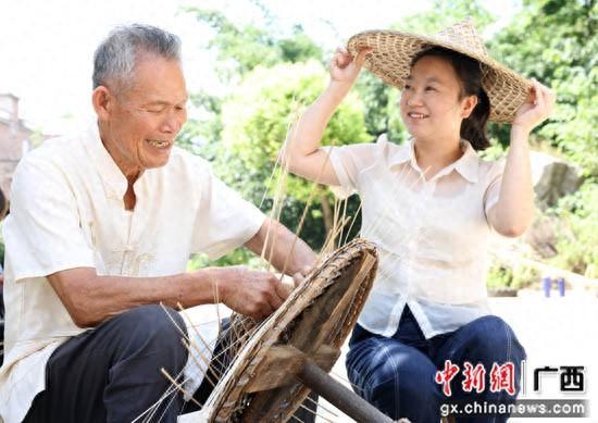 桂林砧板寨：百年传承雨帽村