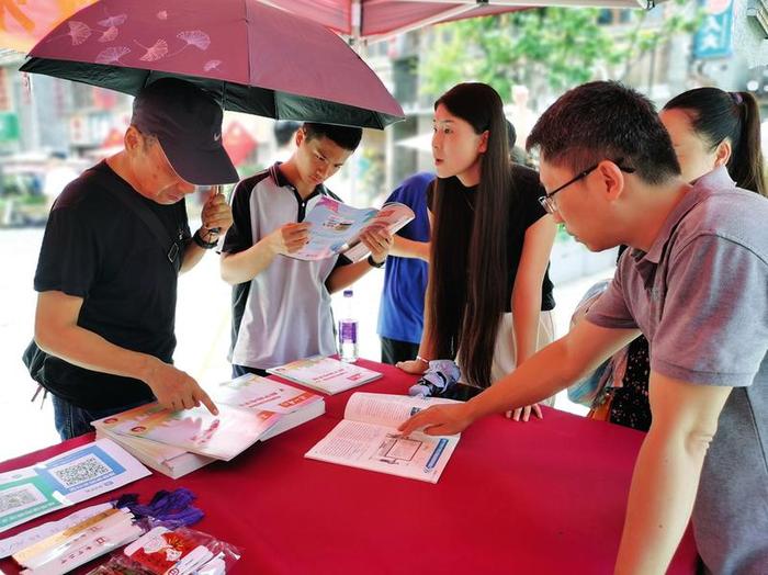 录取一批资助一批  统筹资源应助尽助