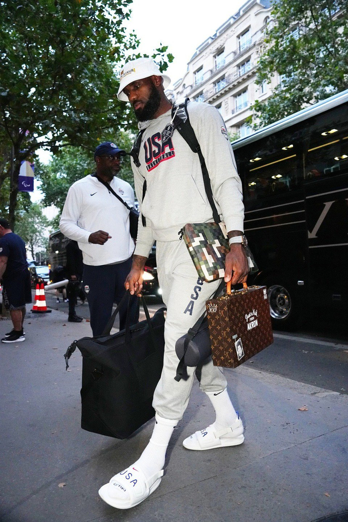 有钱!美国男篮入住600年修道院改建五星酒店,2600元1晚超有艺术气质-美国男子国家篮球队