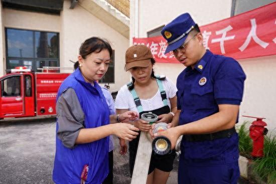 上海金山：开展“蓝朋友+火线救援”“千人水枪手”消防志愿者技能培训