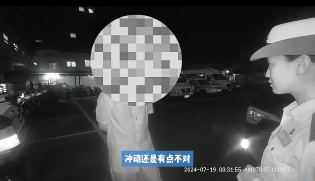 北京一司机多次别车、做出侮辱性手势！北京警方通报：拘！