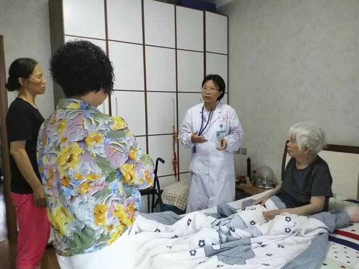 从“片医”到家医，她一直在提供触手可及的医疗服务