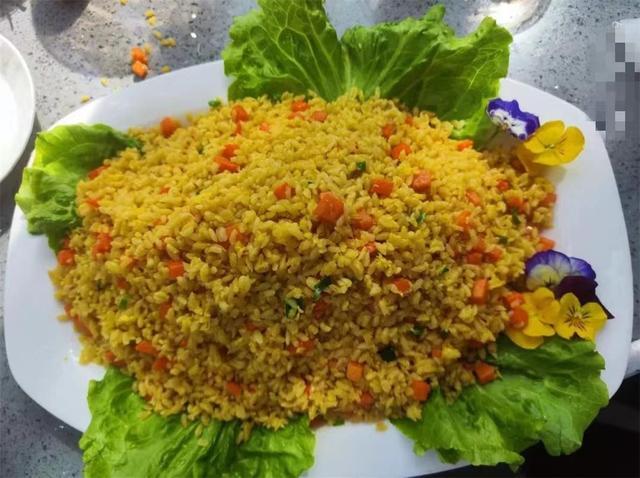 土豆米做的炒饭。(图片由张权峰提供)