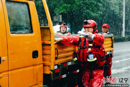 图说沈阳于洪区“防汛保卫战”中的人和事