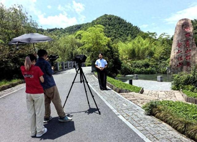 东华大学师生将“两山”故事从余村搬进浦东共享社区