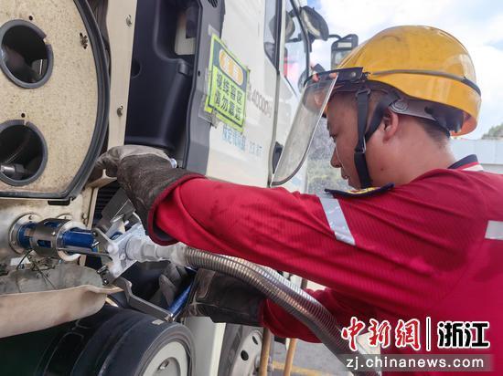 无惧夏日“烤”验   浙江高速石油全力做好高温供能服务