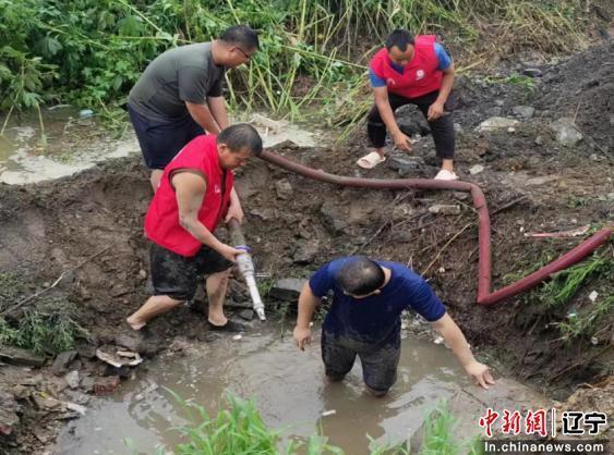 以“迅”应“汛” 沈阳苏家屯区“志愿红”闪耀防汛一线