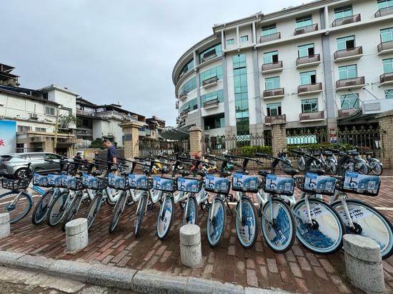 桂林山水主题共享单车亮相桂林街头 成城市新名片