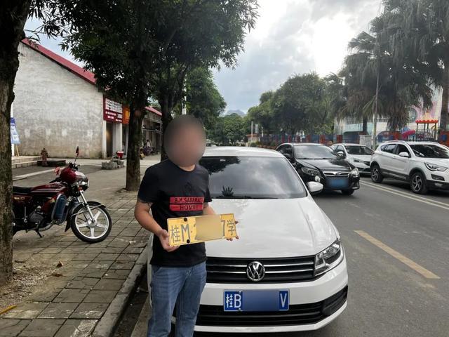 驾培场地惊现套牌教练车，交警一查到底！揪出背后同伙