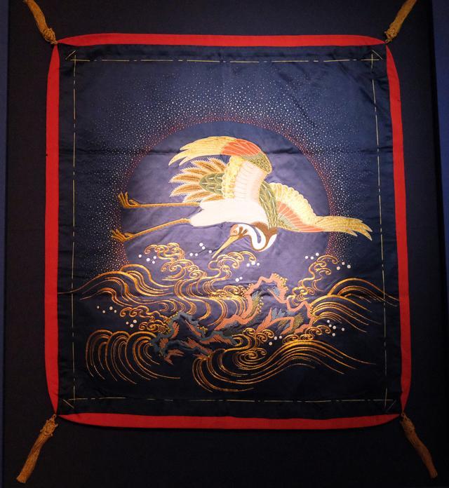 海浪之上的仙鹤袱纱,江户晚期或明治时期 赵海燕 摄