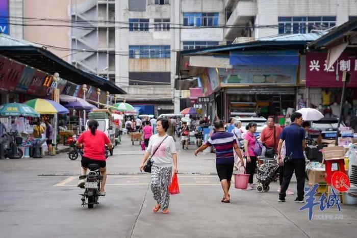 广州南泰批发市场首批商户撤场启动